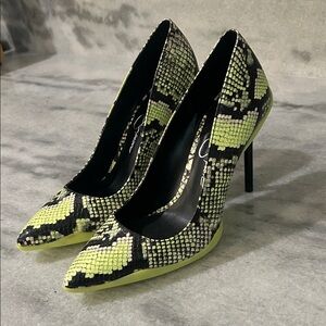 Jessica Simpson Black and Yellow/Green Snake Print Heels 6.5 never worn